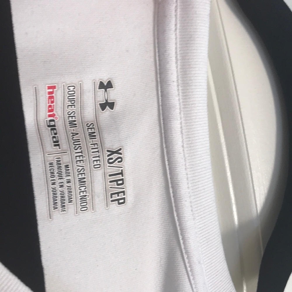 Workout top - Picture 2 of 3
